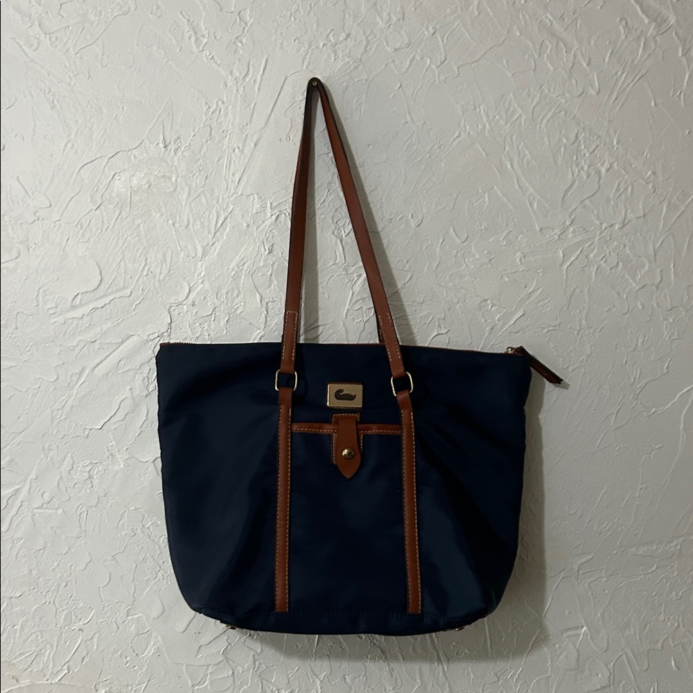 Dooney & Bourke
Navy Tote Bag with Brown Trim - Nylon
16”x12”
Straps 24”